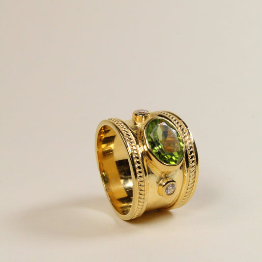 Green Peridot Solid Empress Ring